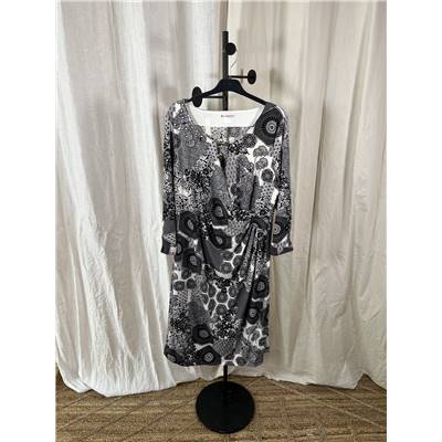 Robe à motif noire et blanche - T46