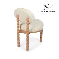 Claudie chaise en tissu bouclé blanc avoine et pied chêne