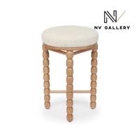 Claudie tabouret en tissu bouclé blanc avoine et pied chêne