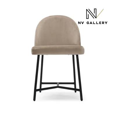 Nio chaise en velours taupe et métal noir
