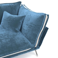 Laura fauteuil en velours bleu clair et pieds argentés