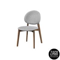 Celia chaise en tissu gris clair et pieds en noyer