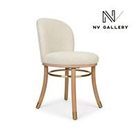 Suzie chaise en tissu bouclé blanc avoine et bois naturel détails laitonnés