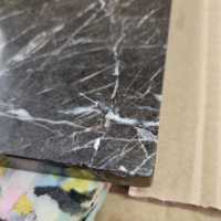 Hautma table basse carré marbre noir structure laiton