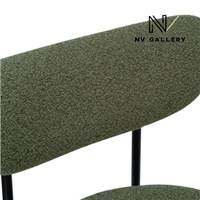 Lama chaise en tissu bouclé vert kaki et métal noir