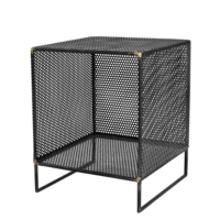 Loft cube en métal perforé noir style industriel