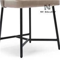 Nio chaise en velours taupe et métal noir