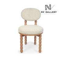 Claudie chaise en tissu bouclé blanc avoine et pied chêne