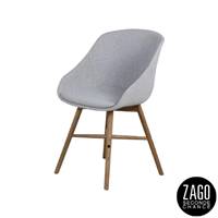 Jeff chaise en tissu gris clair et pieds en chêne foncé