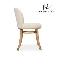 Suzie chaise en tissu bouclé blanc avoine et bois naturel détails laitonnés