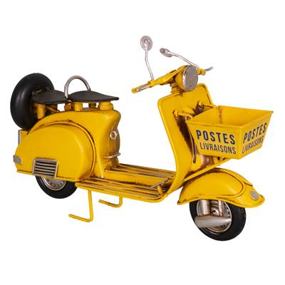 Scooter jaune courrier