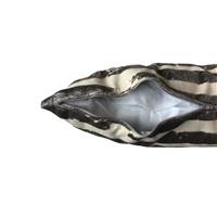 America coussin velours aubergine 14x60