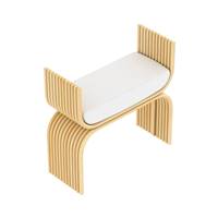 Musette petit tabouret en rotin et coussin blanc